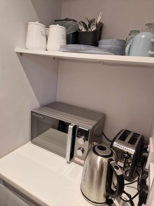 Room On Heath Park カーディフ エクステリア 写真