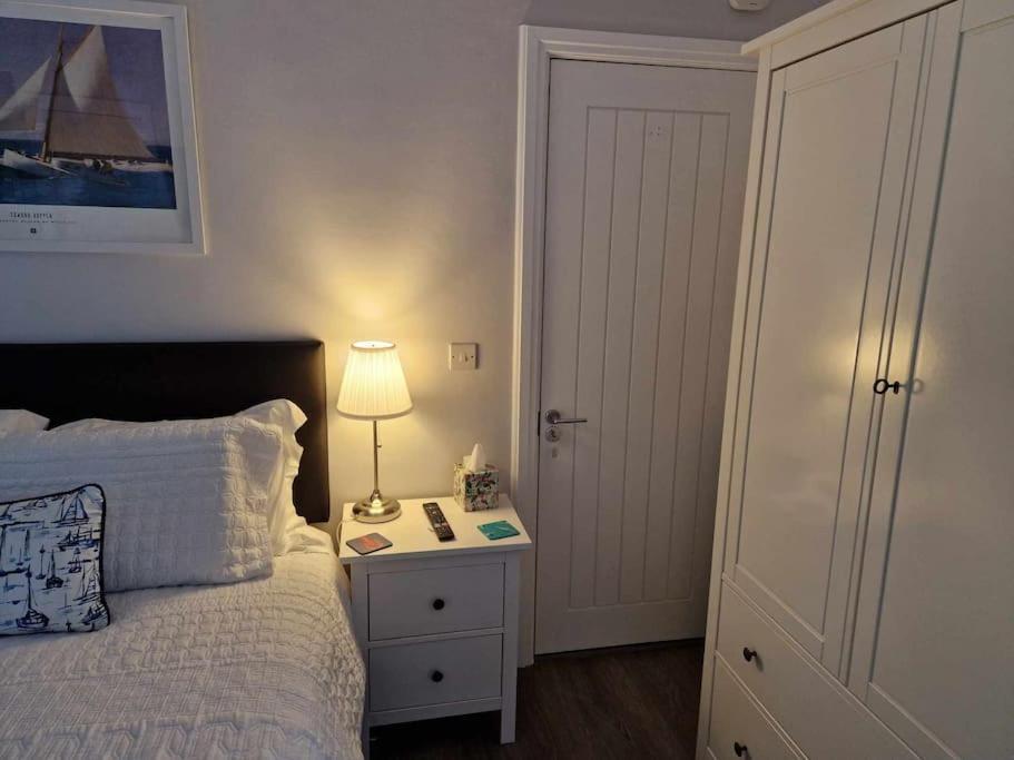 Room On Heath Park カーディフ エクステリア 写真