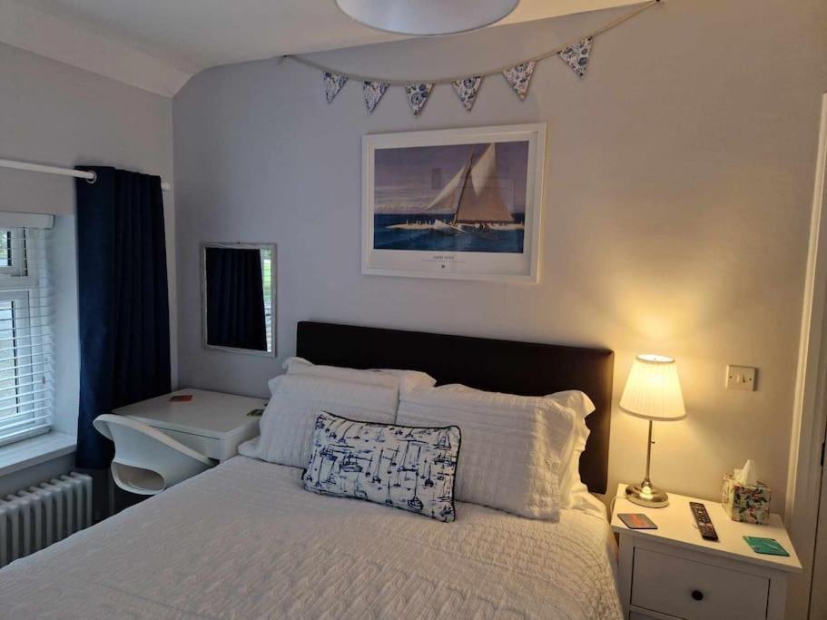 Room On Heath Park カーディフ エクステリア 写真