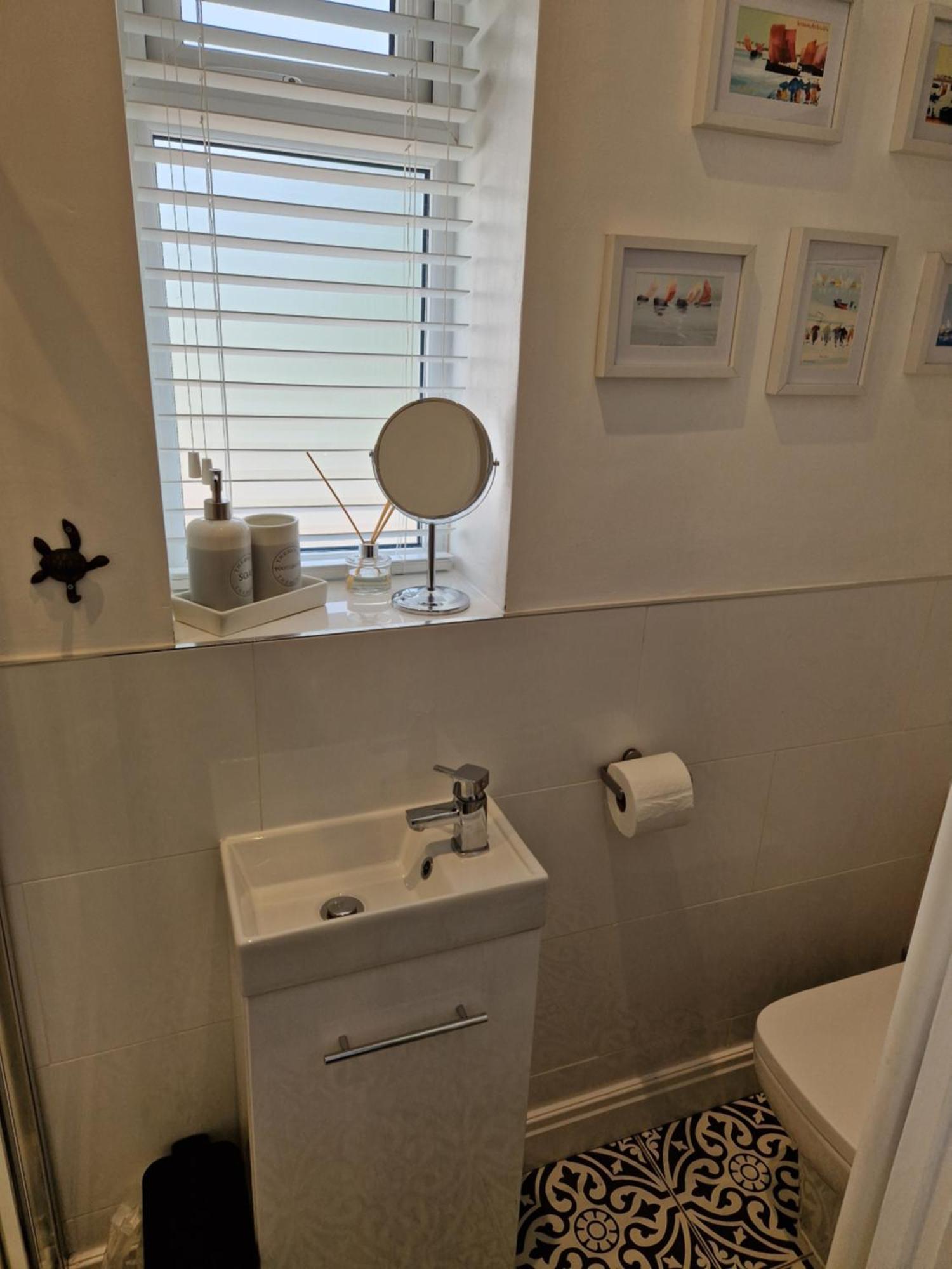 Room On Heath Park カーディフ エクステリア 写真